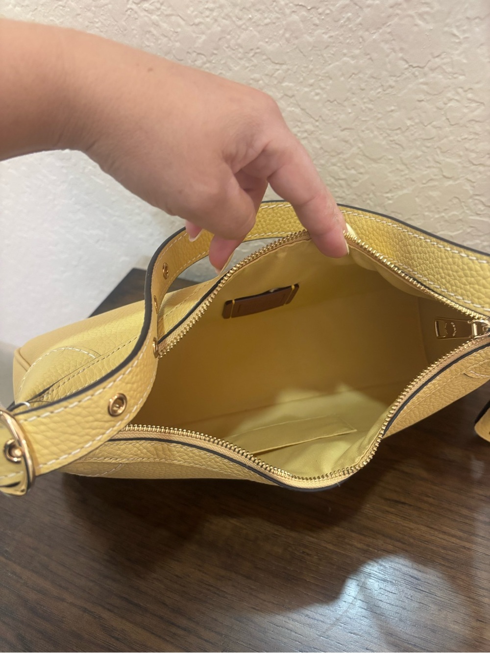 COACH Small Ella Pebbled Leather Shoulder Bag pale yellow - Picture 4 of 5